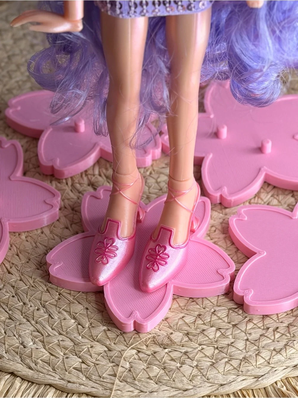 Bratz doll stand/ doll accessories / 1 stand